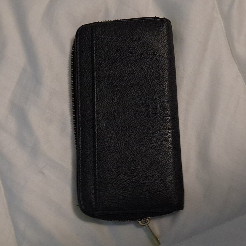 Safe Keepers RFID blocking zip-around wallet